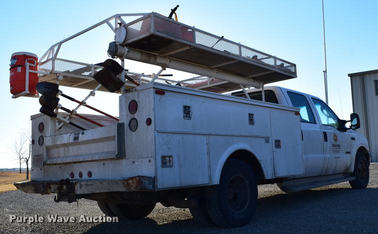 image for item DC7746 2004 Ford F350 Super Duty XLT Crew Cab utility bed pickup truck