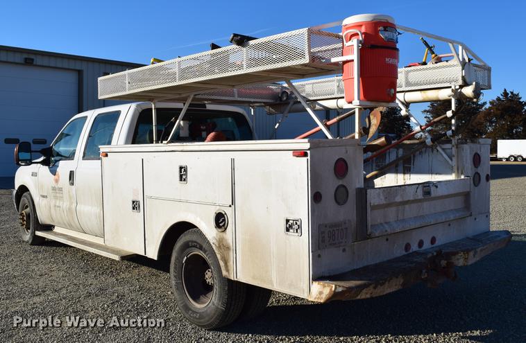image for item DC7746 2004 Ford F350 Super Duty XLT Crew Cab utility bed pickup truck