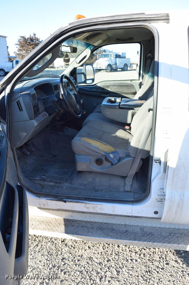 image for item DC7746 2004 Ford F350 Super Duty XLT Crew Cab utility bed pickup truck