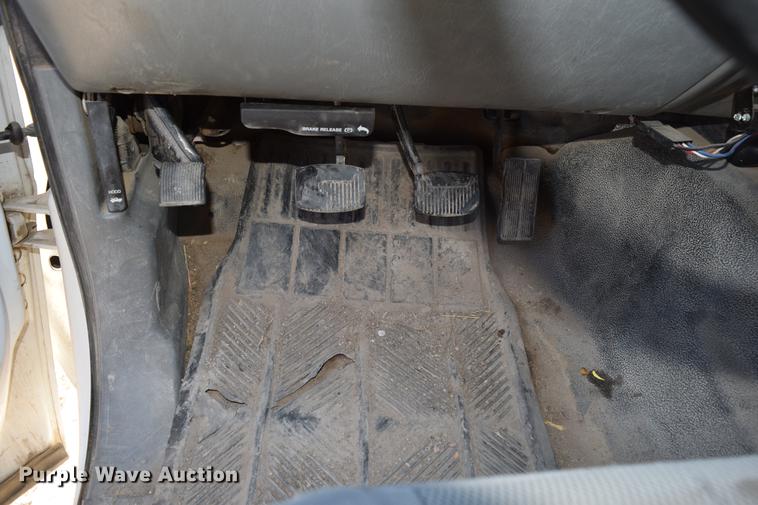 image for item DC7746 2004 Ford F350 Super Duty XLT Crew Cab utility bed pickup truck