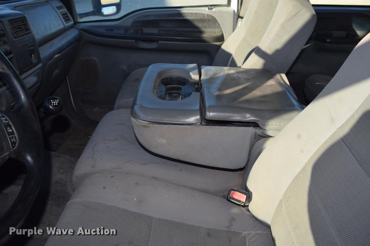 image for item DC7746 2004 Ford F350 Super Duty XLT Crew Cab utility bed pickup truck