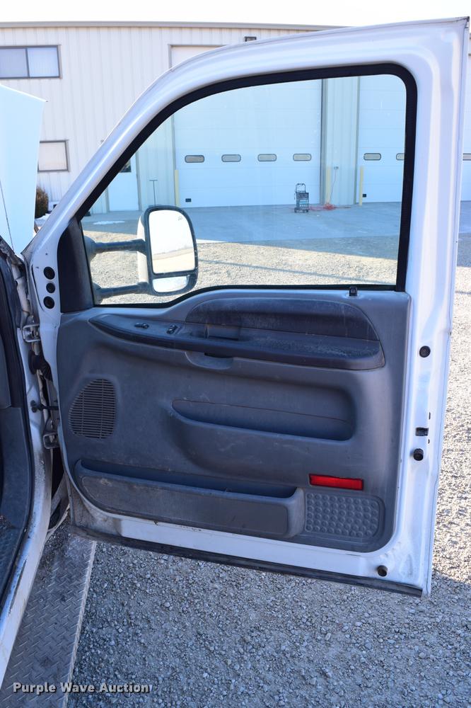 image for item DC7746 2004 Ford F350 Super Duty XLT Crew Cab utility bed pickup truck