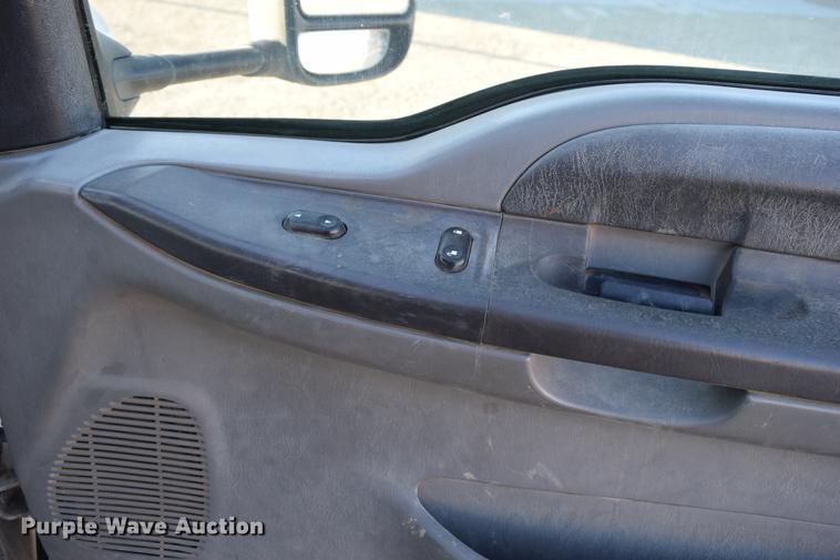 image for item DC7746 2004 Ford F350 Super Duty XLT Crew Cab utility bed pickup truck