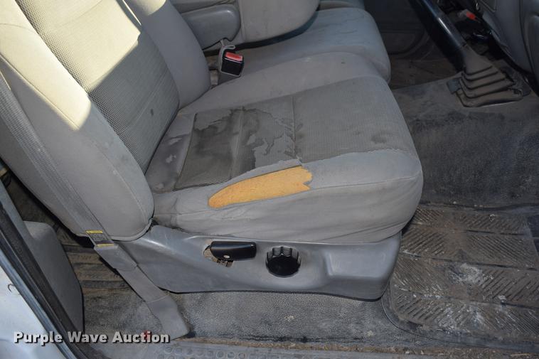 image for item DC7746 2004 Ford F350 Super Duty XLT Crew Cab utility bed pickup truck