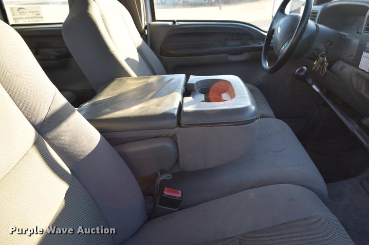 image for item DC7746 2004 Ford F350 Super Duty XLT Crew Cab utility bed pickup truck