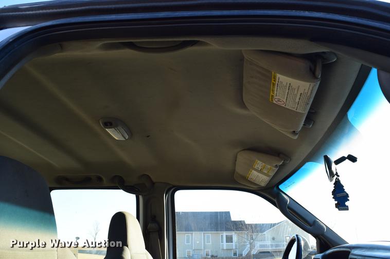 image for item DC7746 2004 Ford F350 Super Duty XLT Crew Cab utility bed pickup truck