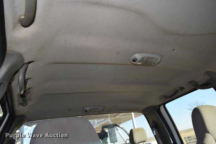 image for item DC7746 2004 Ford F350 Super Duty XLT Crew Cab utility bed pickup truck