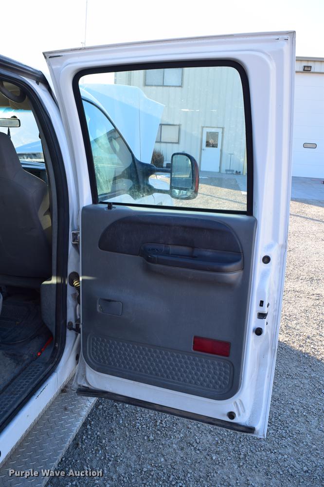 image for item DC7746 2004 Ford F350 Super Duty XLT Crew Cab utility bed pickup truck