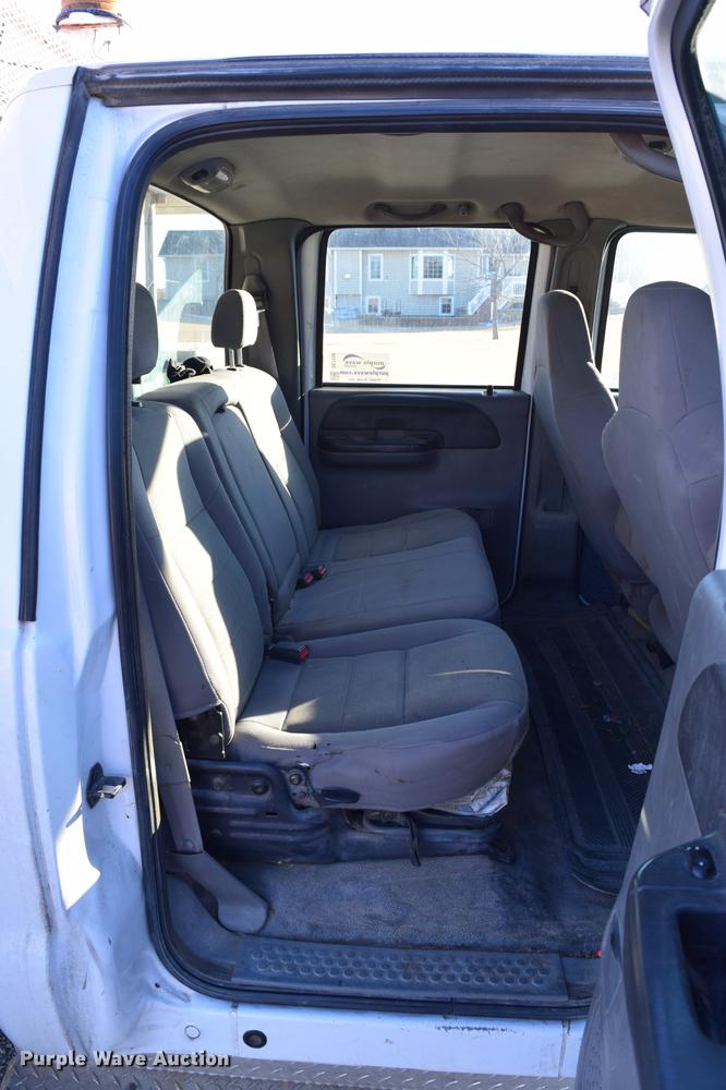 image for item DC7746 2004 Ford F350 Super Duty XLT Crew Cab utility bed pickup truck