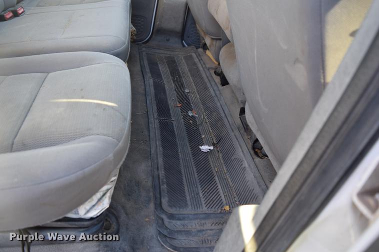 image for item DC7746 2004 Ford F350 Super Duty XLT Crew Cab utility bed pickup truck