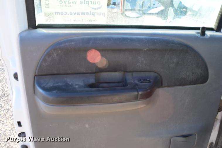 image for item DC7746 2004 Ford F350 Super Duty XLT Crew Cab utility bed pickup truck