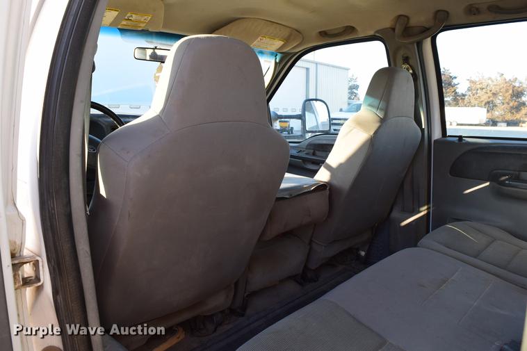 image for item DC7746 2004 Ford F350 Super Duty XLT Crew Cab utility bed pickup truck