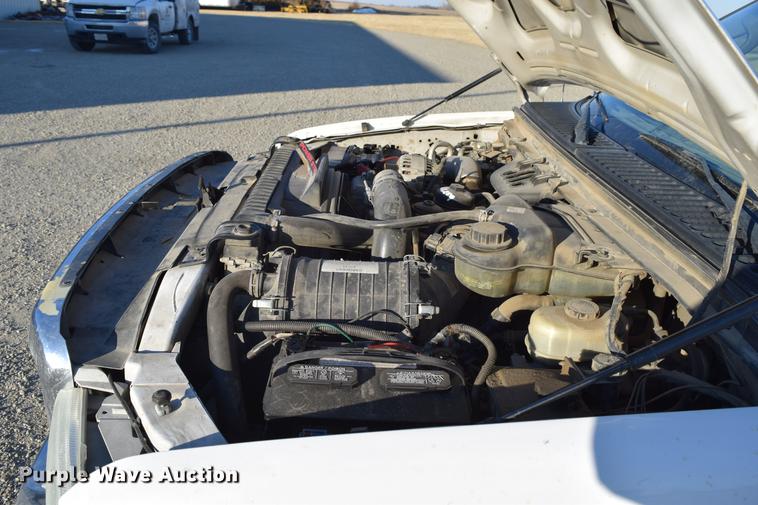 image for item DC7746 2004 Ford F350 Super Duty XLT Crew Cab utility bed pickup truck