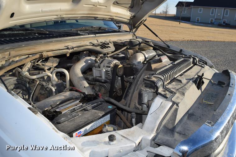 image for item DC7746 2004 Ford F350 Super Duty XLT Crew Cab utility bed pickup truck