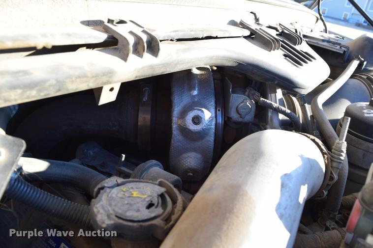 image for item DC7746 2004 Ford F350 Super Duty XLT Crew Cab utility bed pickup truck