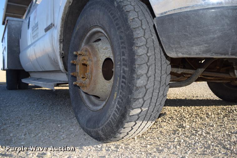 image for item DC7746 2004 Ford F350 Super Duty XLT Crew Cab utility bed pickup truck