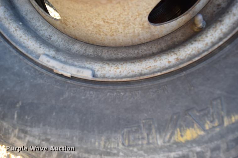 image for item DC7746 2004 Ford F350 Super Duty XLT Crew Cab utility bed pickup truck