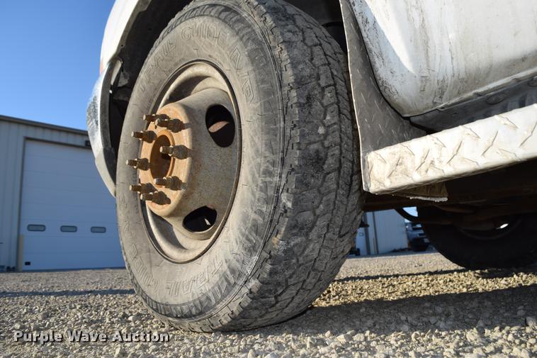 image for item DC7746 2004 Ford F350 Super Duty XLT Crew Cab utility bed pickup truck