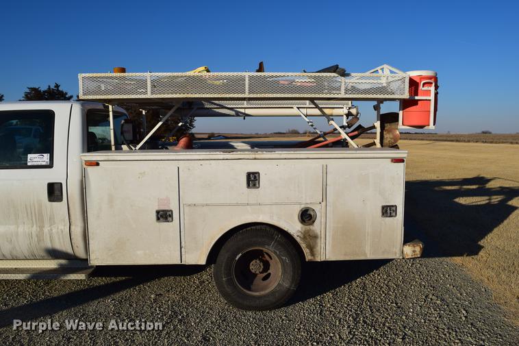 image for item DC7746 2004 Ford F350 Super Duty XLT Crew Cab utility bed pickup truck