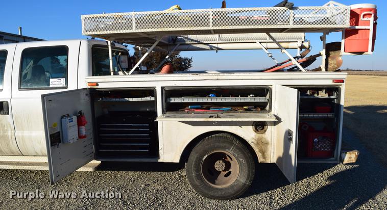 image for item DC7746 2004 Ford F350 Super Duty XLT Crew Cab utility bed pickup truck