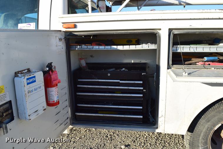 image for item DC7746 2004 Ford F350 Super Duty XLT Crew Cab utility bed pickup truck