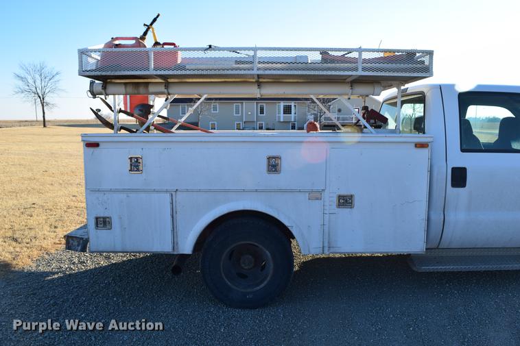 image for item DC7746 2004 Ford F350 Super Duty XLT Crew Cab utility bed pickup truck