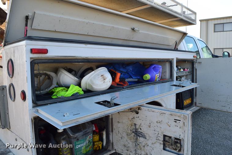 image for item DC7746 2004 Ford F350 Super Duty XLT Crew Cab utility bed pickup truck