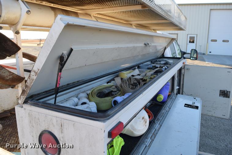 image for item DC7746 2004 Ford F350 Super Duty XLT Crew Cab utility bed pickup truck