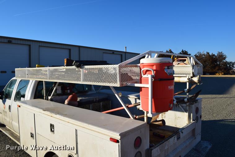 image for item DC7746 2004 Ford F350 Super Duty XLT Crew Cab utility bed pickup truck