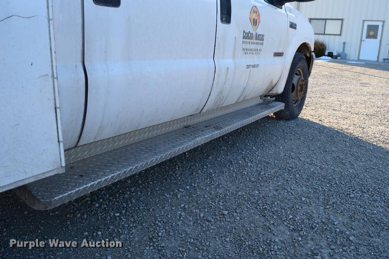 image for item DC7746 2004 Ford F350 Super Duty XLT Crew Cab utility bed pickup truck