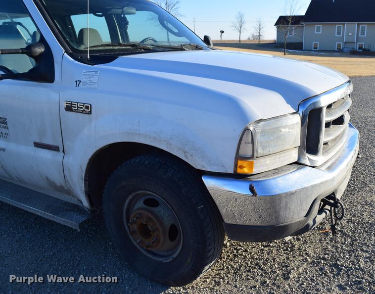 image for item DC7746 2004 Ford F350 Super Duty XLT Crew Cab utility bed pickup truck