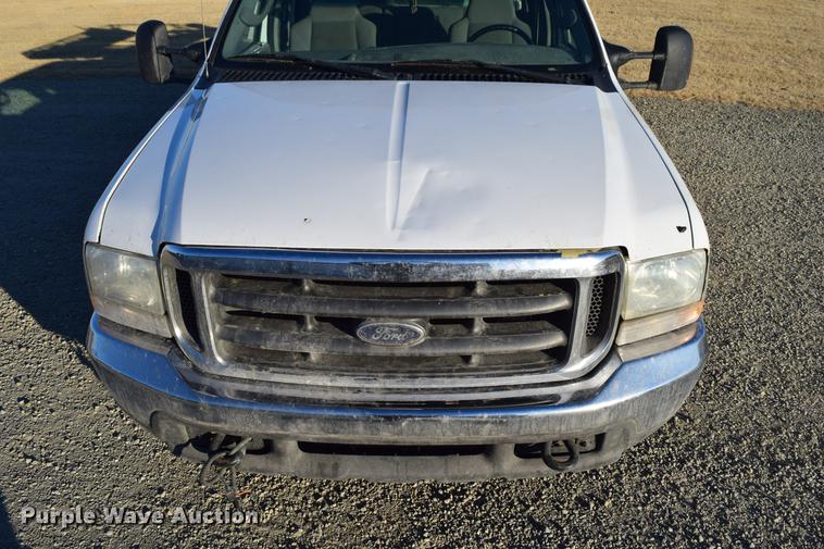 image for item DC7746 2004 Ford F350 Super Duty XLT Crew Cab utility bed pickup truck