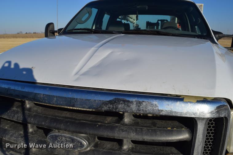 image for item DC7746 2004 Ford F350 Super Duty XLT Crew Cab utility bed pickup truck