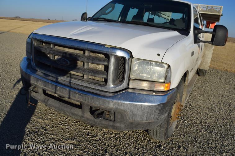 image for item DC7746 2004 Ford F350 Super Duty XLT Crew Cab utility bed pickup truck