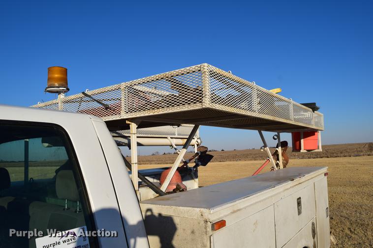 image for item DC7746 2004 Ford F350 Super Duty XLT Crew Cab utility bed pickup truck