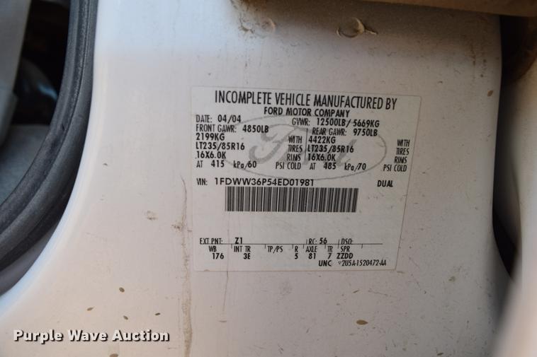 image for item DC7746 2004 Ford F350 Super Duty XLT Crew Cab utility bed pickup truck