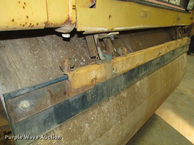 image for item DD2918 2003 Caterpillar CB534D XW double drum vibratory roller