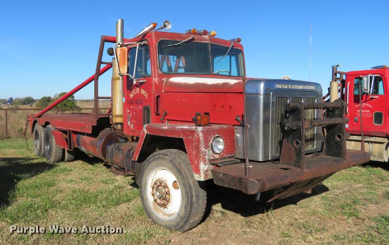 image for item DF9810 1979 International Paystar 5000 oilfield rig up truck