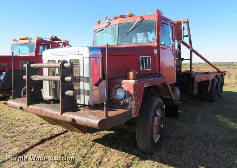 image for item DF9810 1979 International Paystar 5000 oilfield rig up truck