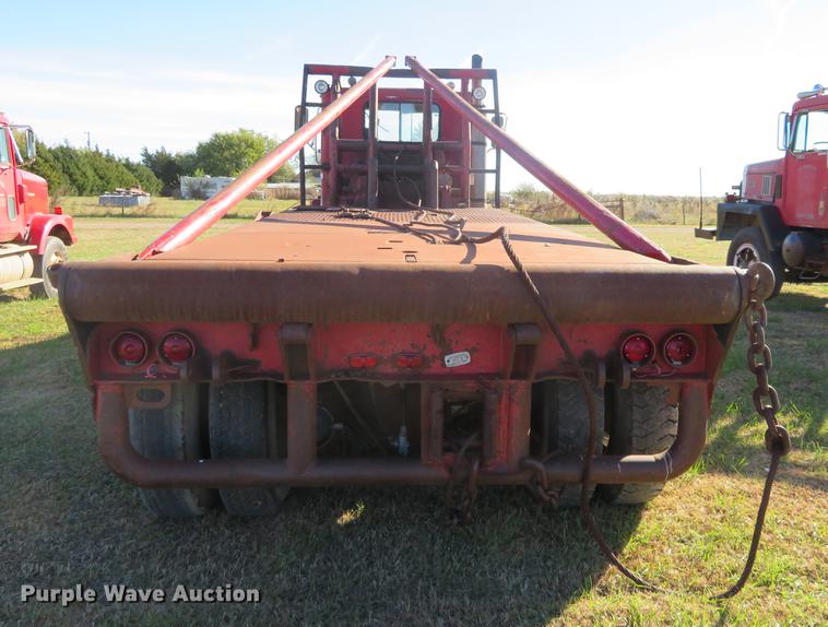 image for item DF9810 1979 International Paystar 5000 oilfield rig up truck