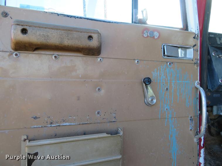 image for item DF9810 1979 International Paystar 5000 oilfield rig up truck