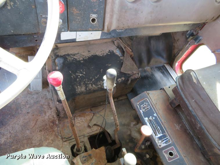 image for item DF9810 1979 International Paystar 5000 oilfield rig up truck