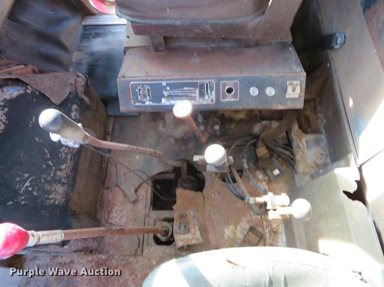 image for item DF9810 1979 International Paystar 5000 oilfield rig up truck