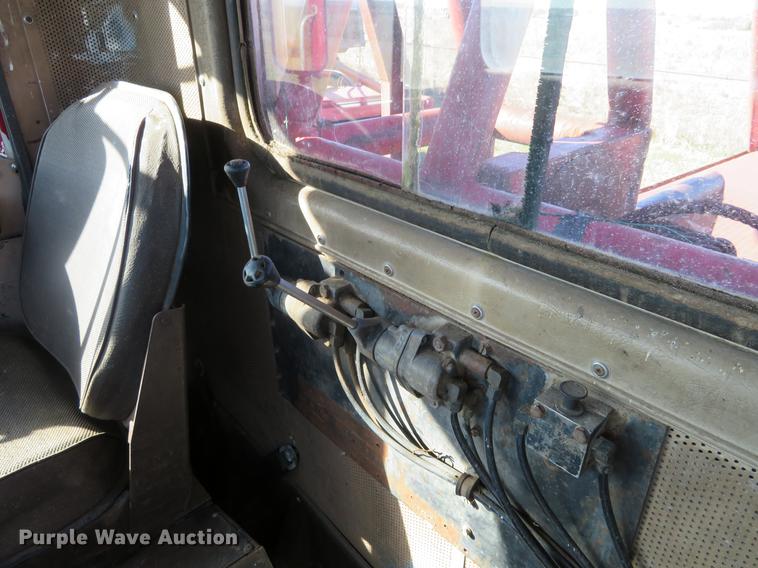 image for item DF9810 1979 International Paystar 5000 oilfield rig up truck