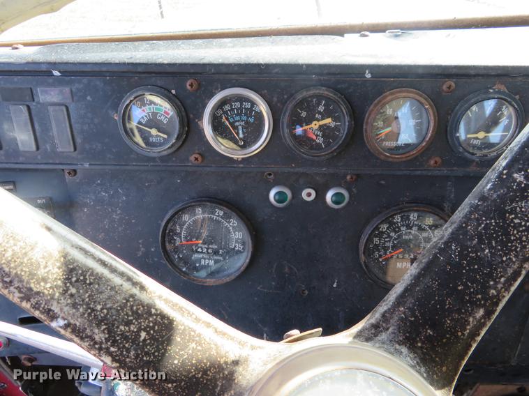 image for item DF9810 1979 International Paystar 5000 oilfield rig up truck