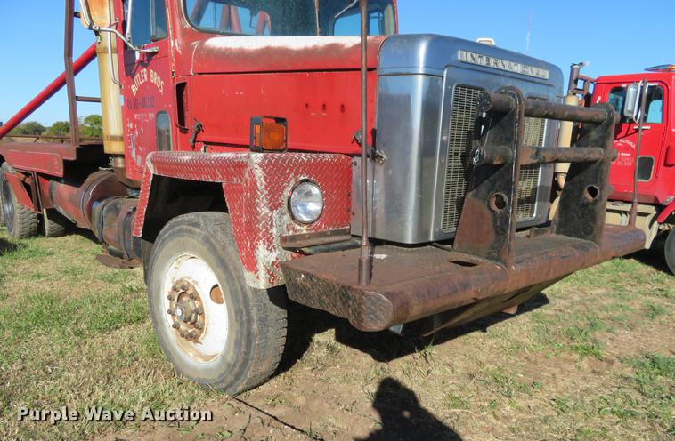 image for item DF9810 1979 International Paystar 5000 oilfield rig up truck