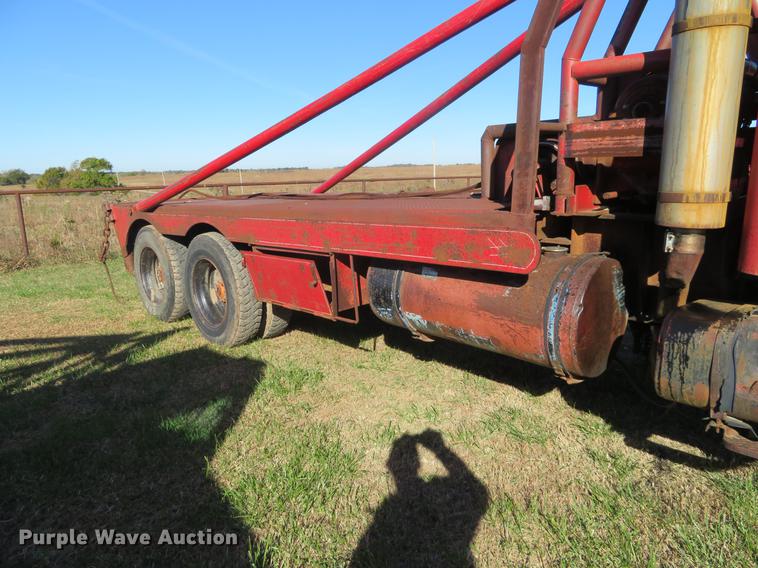 image for item DF9810 1979 International Paystar 5000 oilfield rig up truck