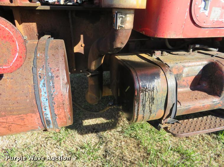 image for item DF9810 1979 International Paystar 5000 oilfield rig up truck