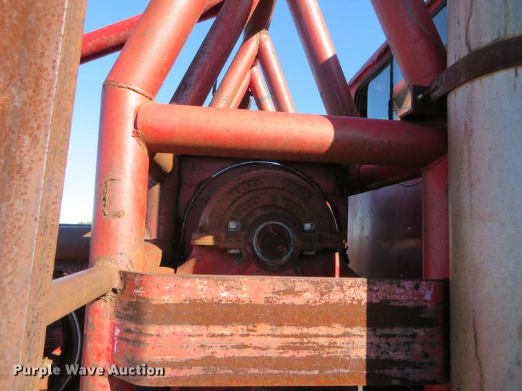 image for item DF9810 1979 International Paystar 5000 oilfield rig up truck