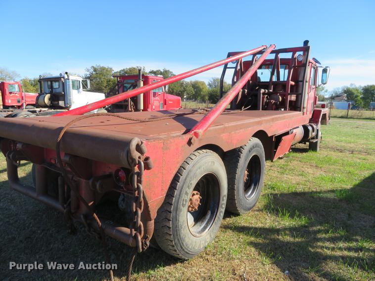 image for item DF9810 1979 International Paystar 5000 oilfield rig up truck